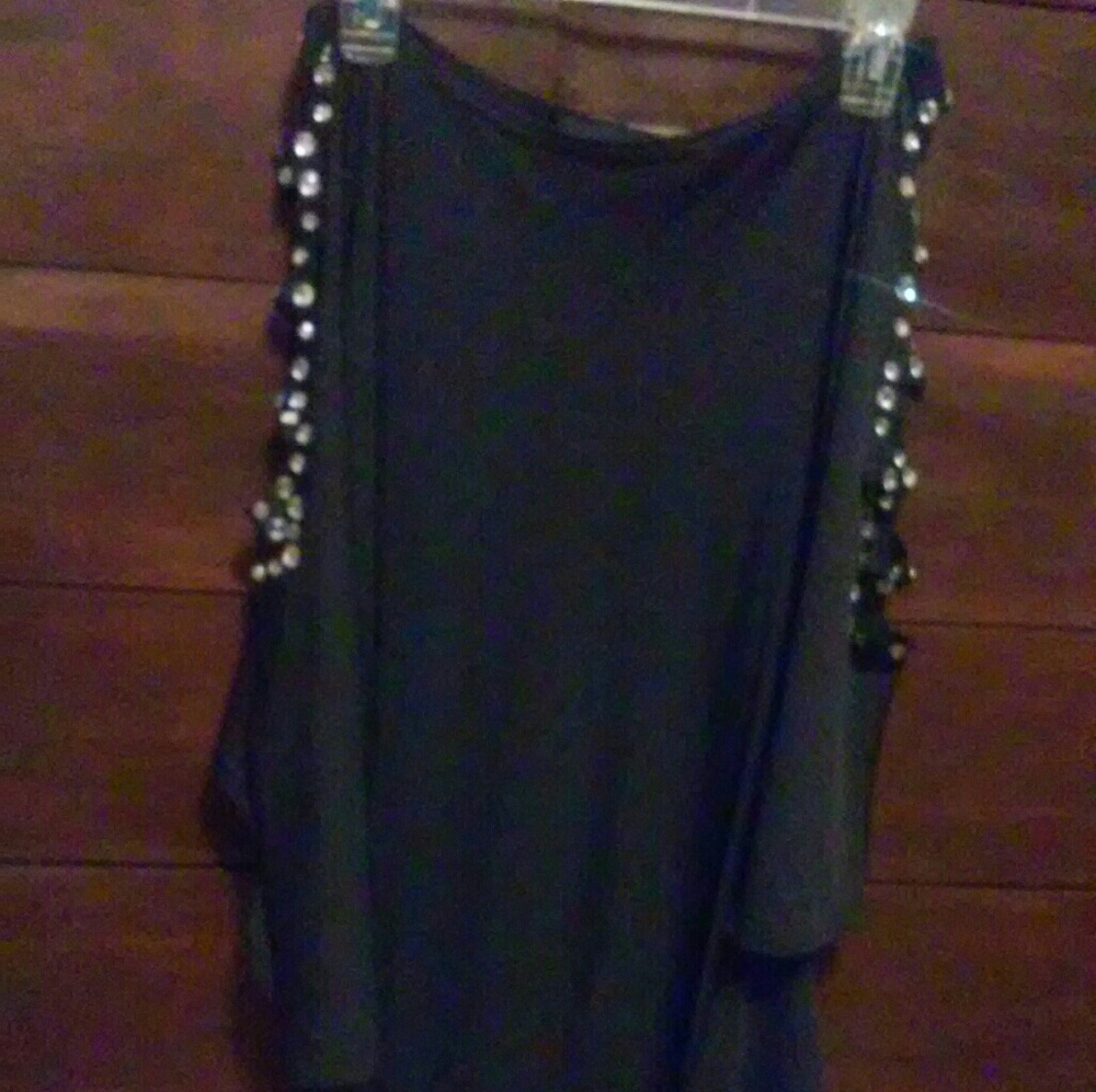 asymmetric shirt